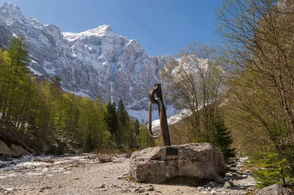 Monumento a todas las víctimas de las montañas en el Valle de Vrata