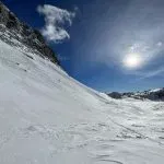 Stahování kůže přes zamrzlé Ledvinové jezero Údolí sedmi jezer