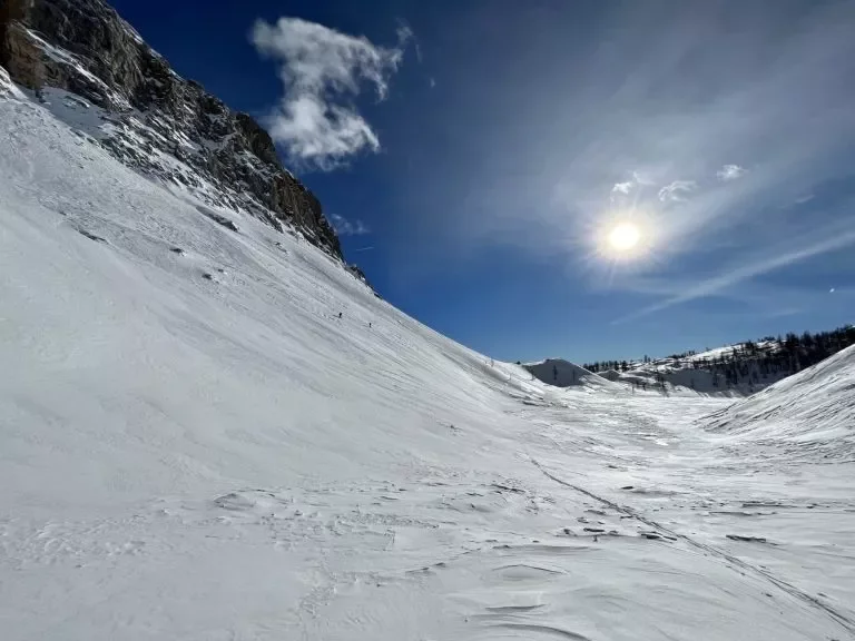 Stahování kůže přes zamrzlé Ledvinové jezero Údolí sedmi jezer
