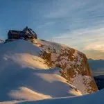 Triglavská chata Kredarica v zimním ránu