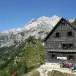 Vodnik-Hütte oberhalb von Velo Polje